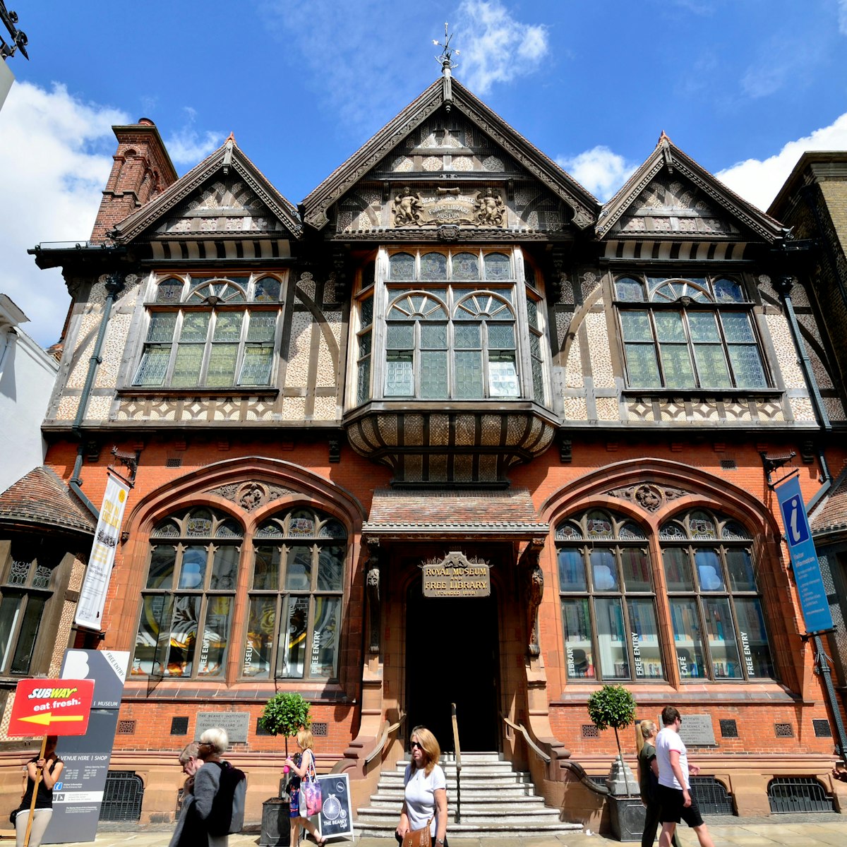 J962YH Canterbury, Kent, UK. Beaney House of Art and Knowledge - Royal Museum and Free Library at 18 High Street. The building takes its name from its benefa